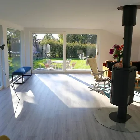 Holiday home Bright Summer House Close To The And Water Holbaek